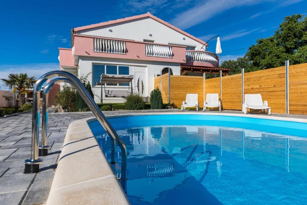 Fotografia z galérie ubytovania Holiday Home Maroko, with private pool v destinácii Galovac