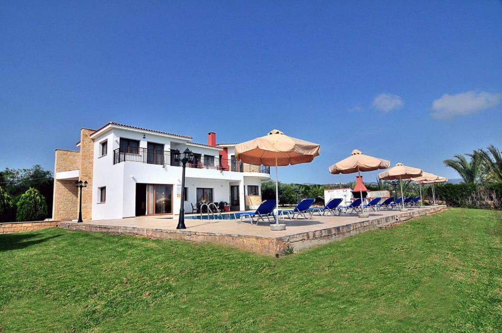 Impressive Large Villa Huge Heated Pool Garden