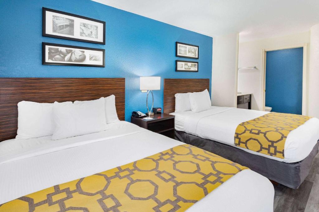 Baymont by Wyndham Milan - 2 Queens Beds, Non-Smoking