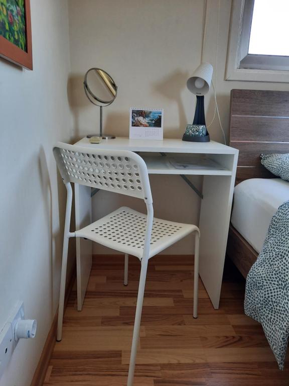 Private Room in Shared Apartment near Larnaca Airport - 24 hour shuttle  service, Lárnaka – 2023 legfrissebb árai