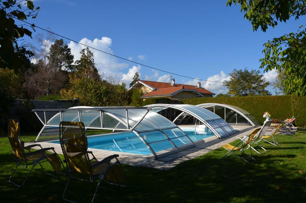 Bazén v ubytování Chez Patou - Chambres d'hôtes nebo v jeho okolí