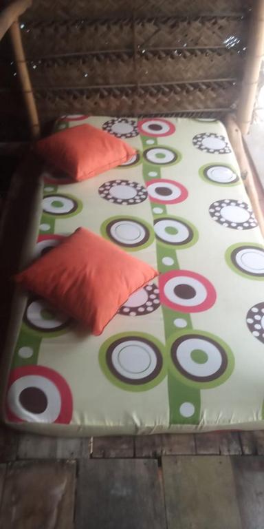 Letto o letti in una camera di The Alpha Monkey hotel & Tree house