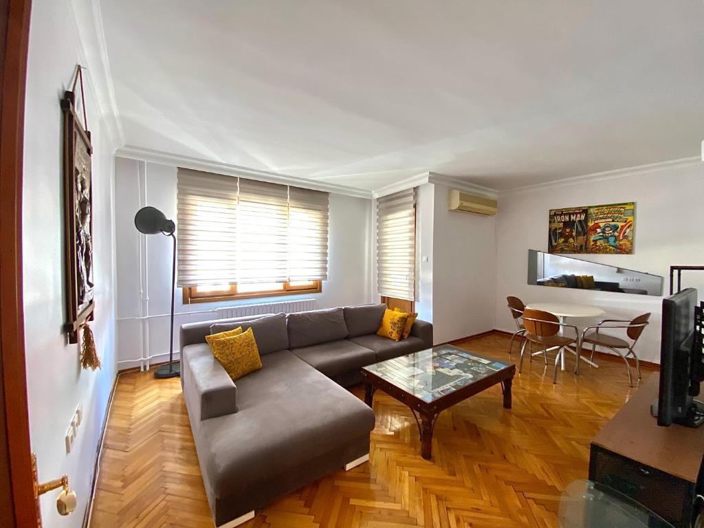 Posezení v ubytování Spacious Duplex Apartment at the heart of Istanbul