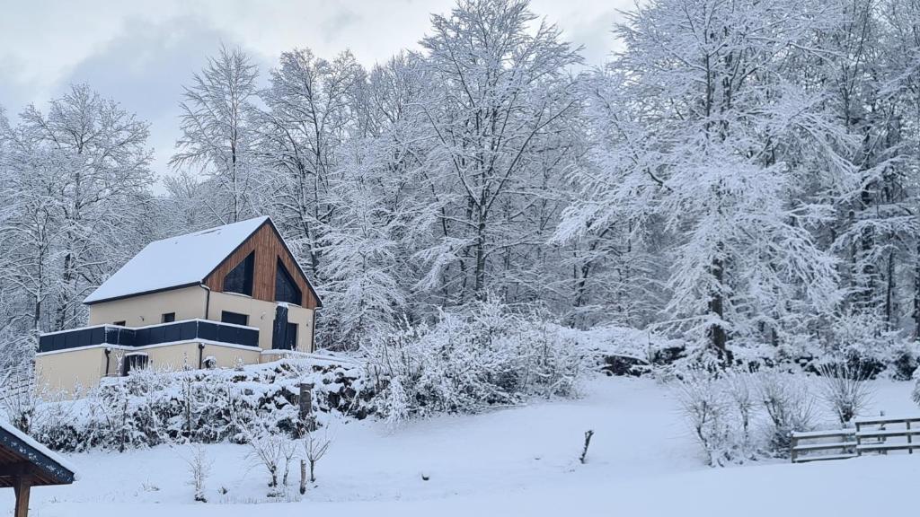 L&rsquo;&Eacute;terle, maison de montagne &#x43F;&#x440;&#x435;&#x437; &#x437;&#x438;&#x43C;&#x430;&#x442;&#x430;