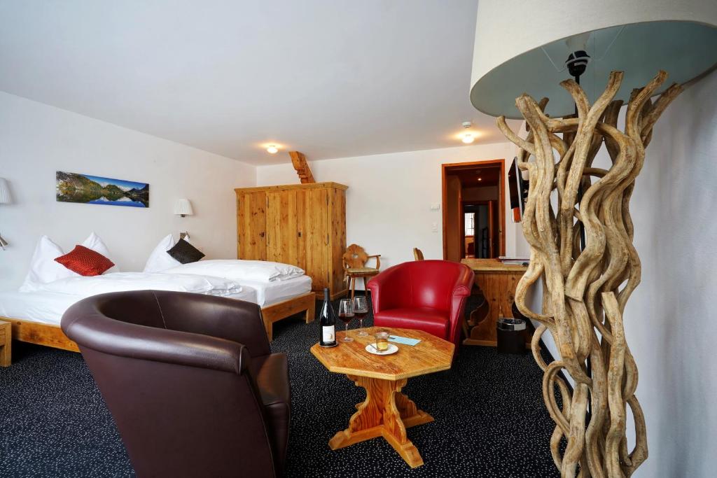 Posezení v ubytování Schweizerhaus Swiss Quality Hotel