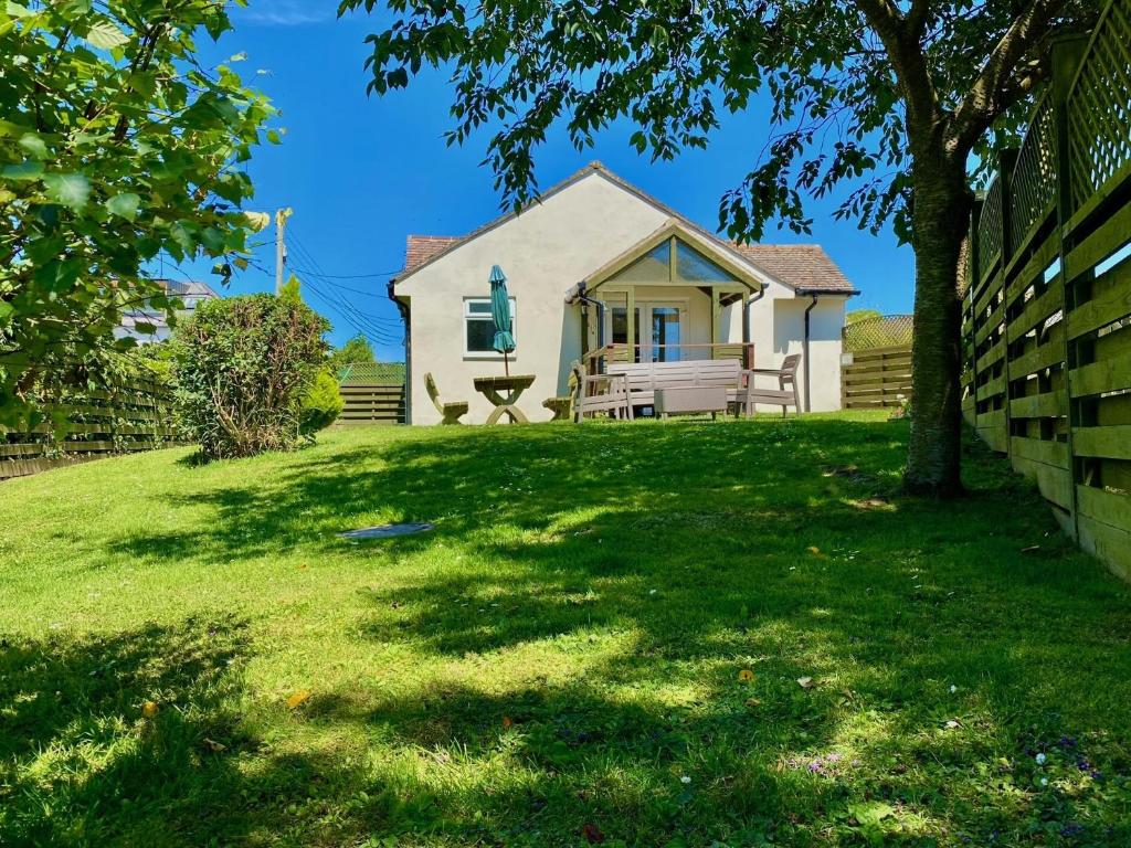 Сад в Golden Acre Jurassic Coastal Lodges ,Eype