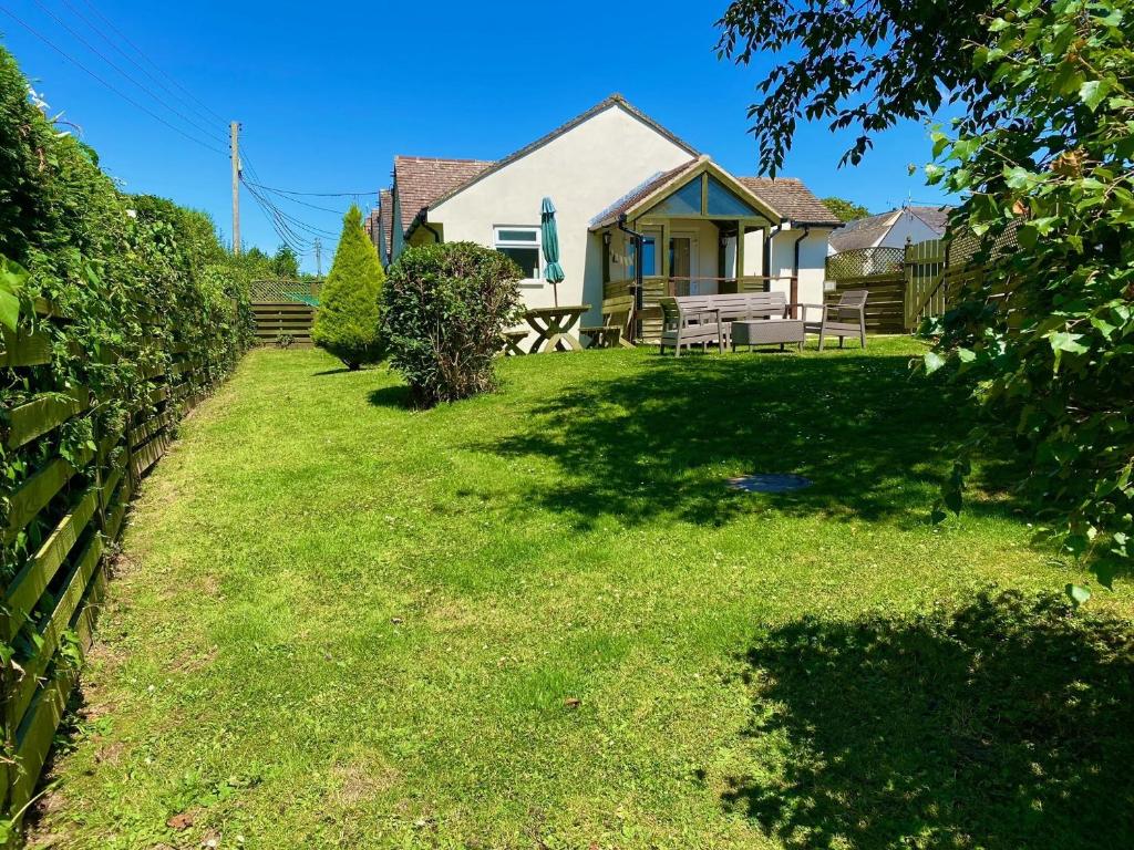 Сад в Golden Acre Jurassic Coastal Lodges ,Eype