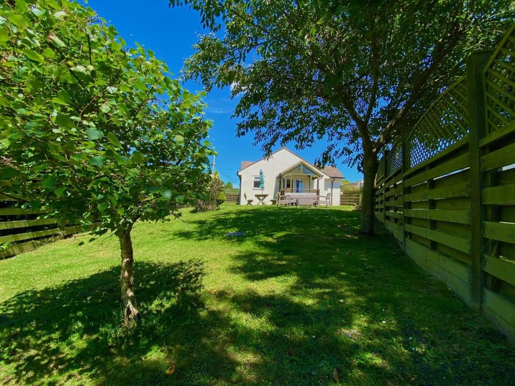 Сад в Golden Acre Jurassic Coastal Lodges ,Eype