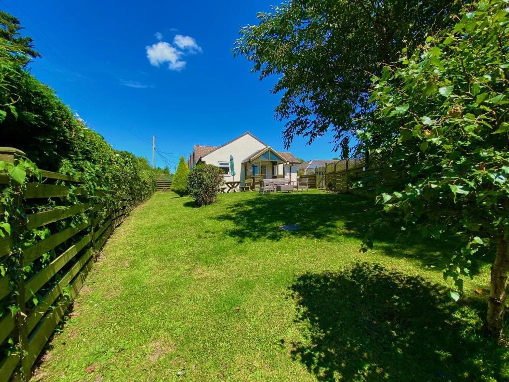 Сад в Golden Acre Jurassic Coastal Lodges ,Eype