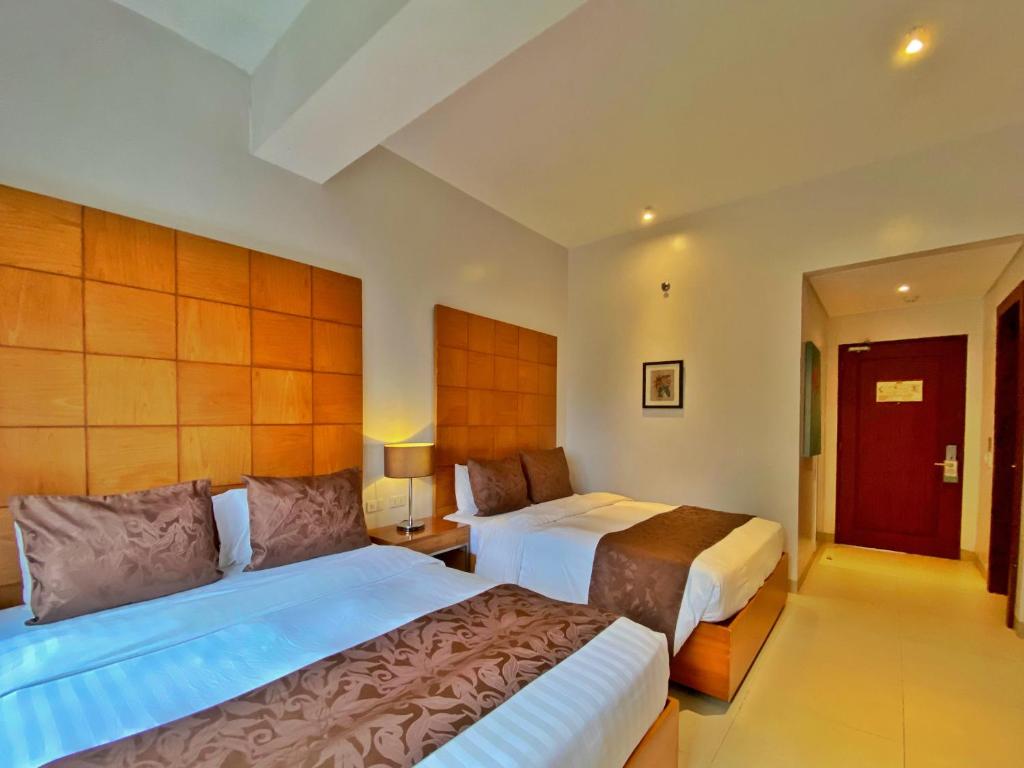 Postel nebo postele na pokoji v ubytování Aloha Boracay Hotel