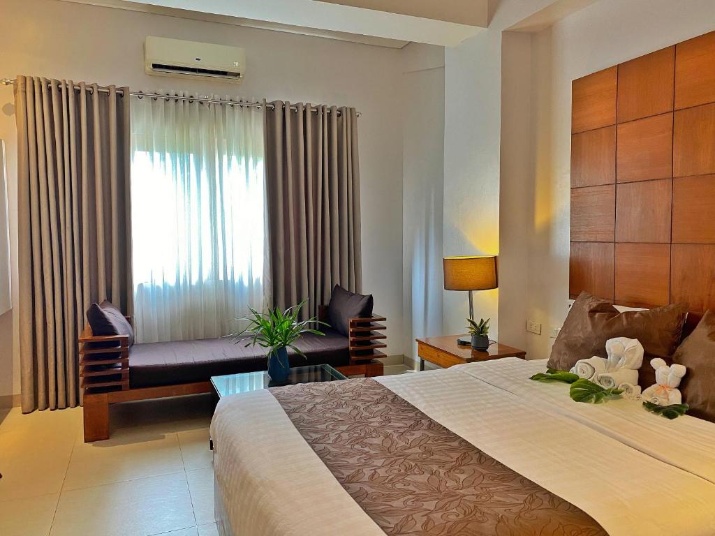 Postel nebo postele na pokoji v ubytování Aloha Boracay Hotel
