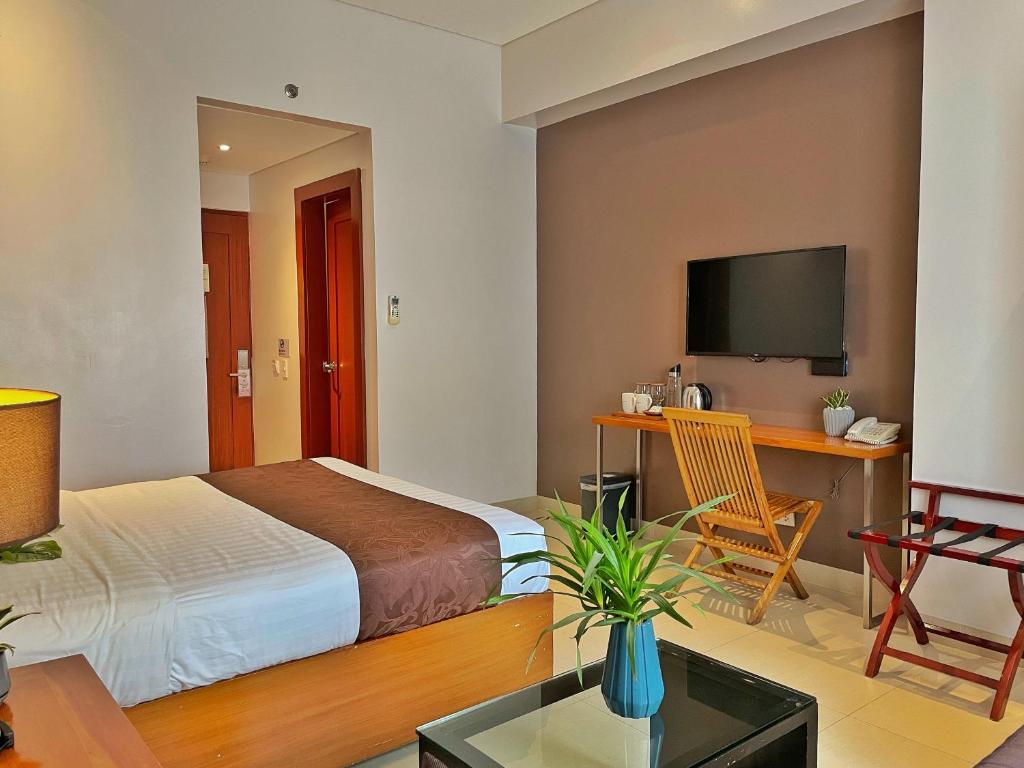 TV a/nebo společenská místnost v ubytování Aloha Boracay Hotel