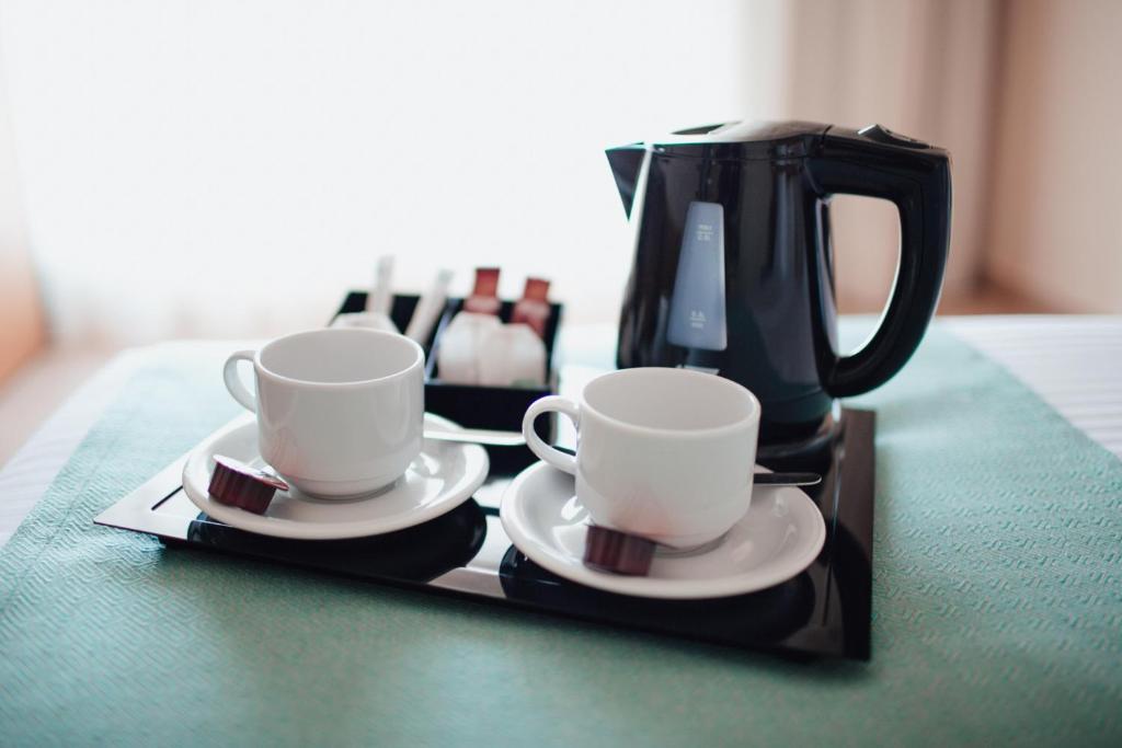 Utensilios para hacer té y café en Poseidon La Manga Hotel & Spa - Designed for Adults