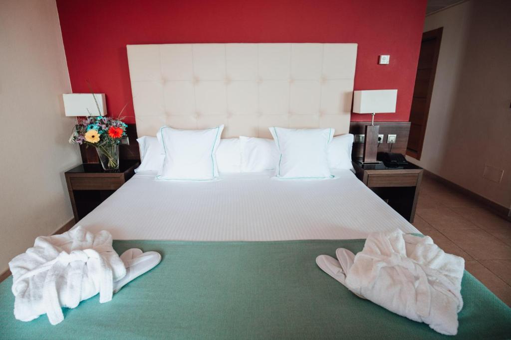 Cama o camas de una habitación en Poseidon La Manga Hotel & Spa - Designed for Adults