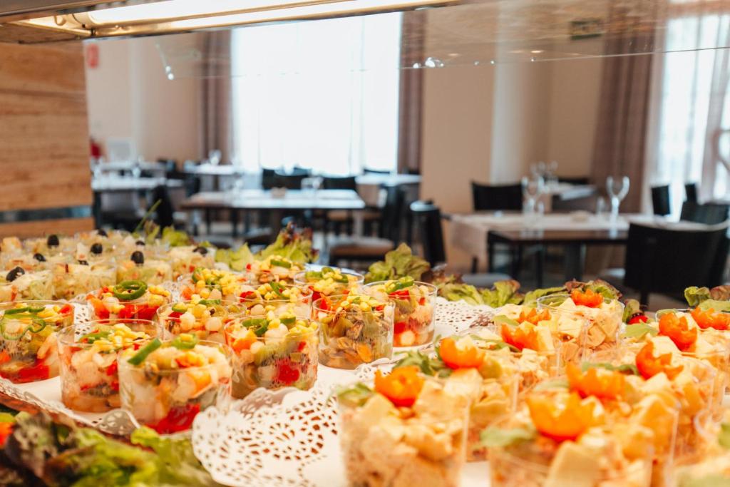 Comida en o cerca de este hotel