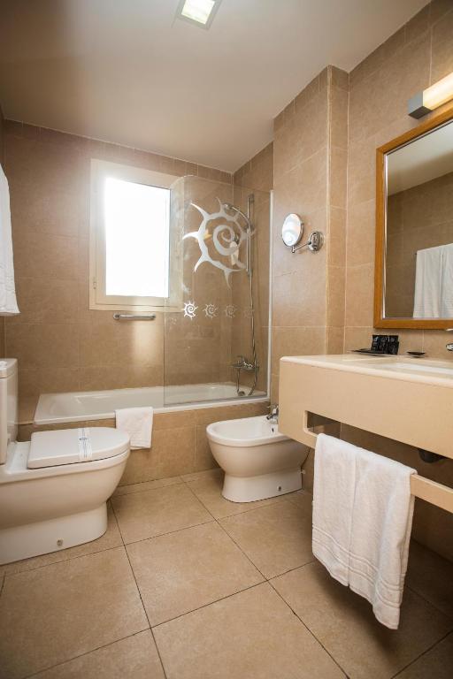 Un baño de Poseidon La Manga Hotel & Spa - Designed for Adults