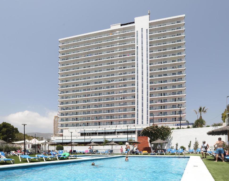 Бассейн в Hotel Poseidon Playa или поблизости