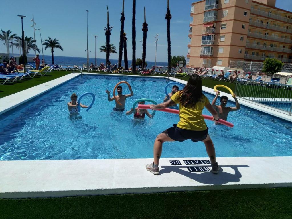 Бассейн в Hotel Poseidon Playa или поблизости