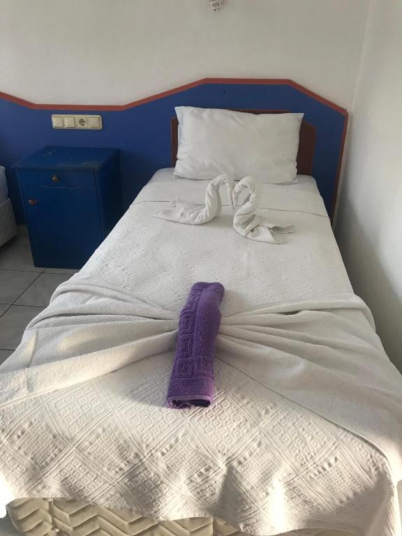 Postel nebo postele na pokoji v ubytování Kahraman Hotel
