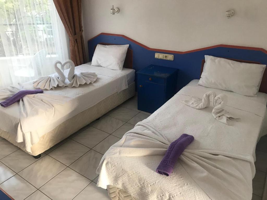 Postel nebo postele na pokoji v ubytování Kahraman Hotel