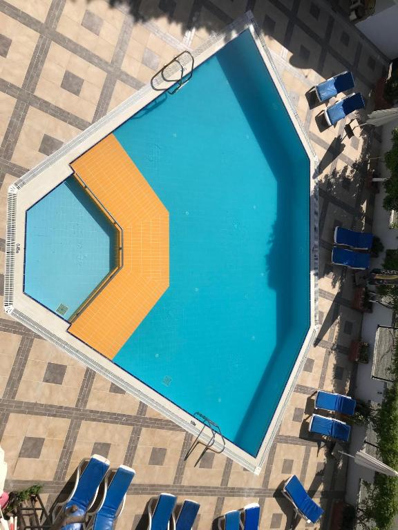 Bazén v ubytování Kahraman Hotel nebo v jeho okolí