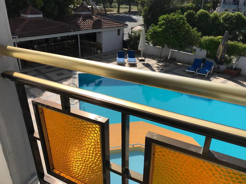 Bazén v ubytování Kahraman Hotel nebo v jeho okolí