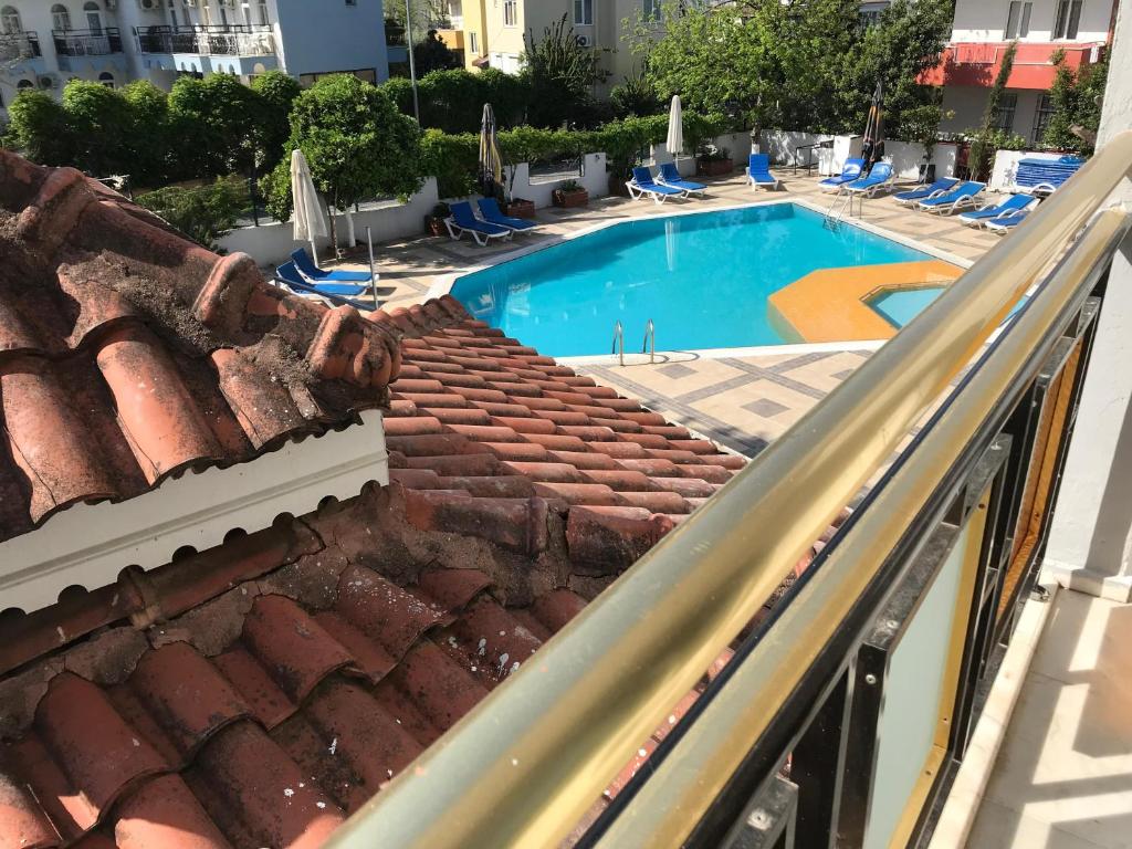 Bazén v ubytování Kahraman Hotel nebo v jeho okolí