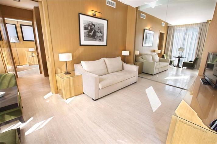 Hostellerie La Farandole - Suite With Pool View