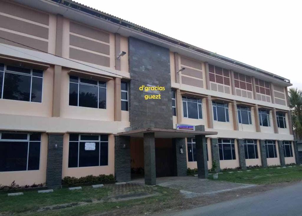 un edificio con un cartel que dice diabetesield en dgraciasguezt en Pangandaran
