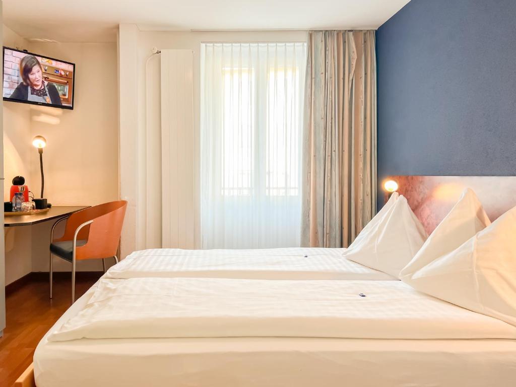 Postel nebo postele na pokoji v ubytování Hotel Rothaus Luzern & Peruvian Culinary Art