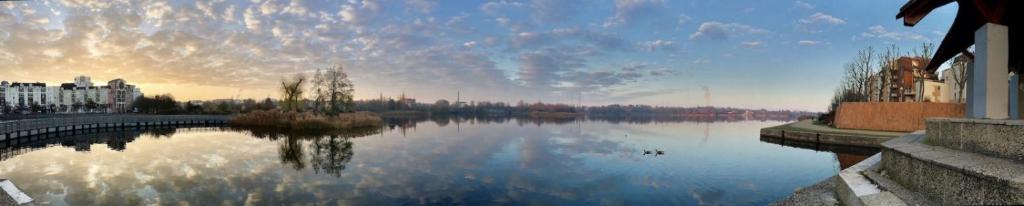 a view of a large body of water at Le Lac d&#39;Or - Duke Housing in Créteil