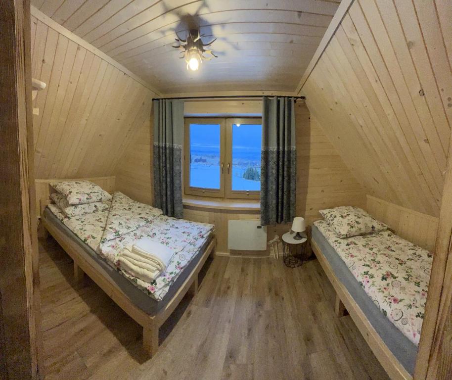 Posteľ alebo postele v izbe v ubytovaní Domek na Zrąbku Pod Gubałówką