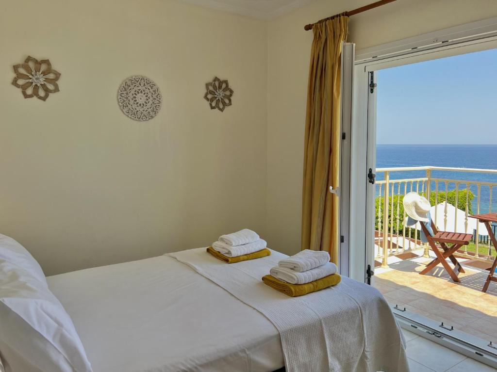 A bed or beds in a room at Villa Seagull