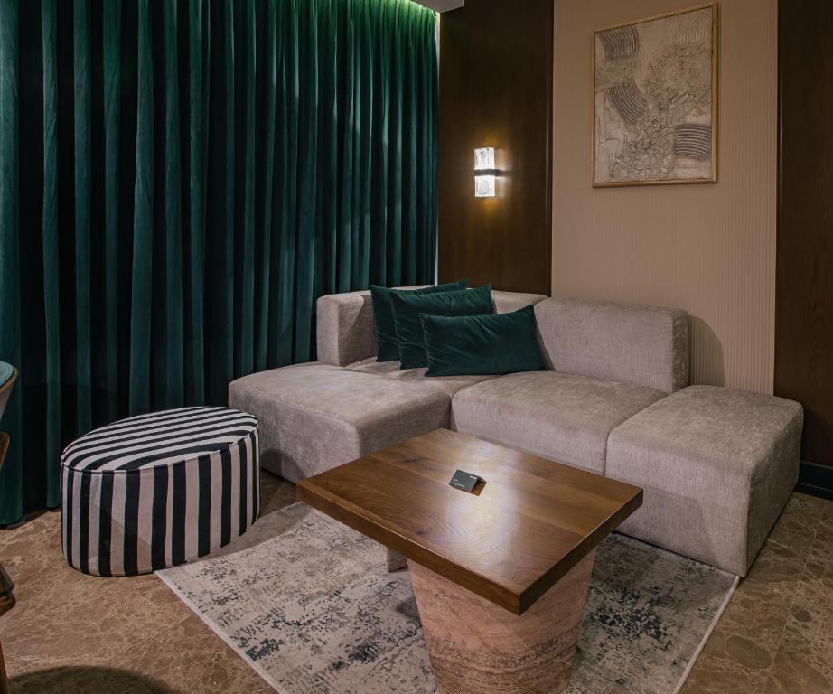 Posezení v ubytování Bratus Hotel