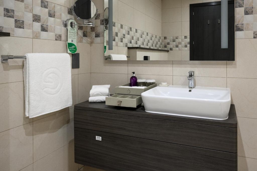 Koupelna v ubytování Centara West Bay Hotel & Residences Doha