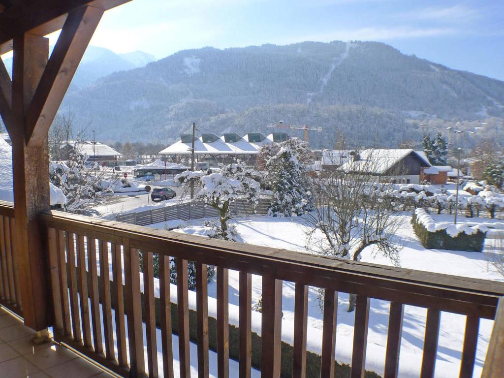 a balcony with a view of a snow covered mountain at Appartement Samoëns, 3 pièces, 6 personnes - FR-1-629-17 in Samoëns