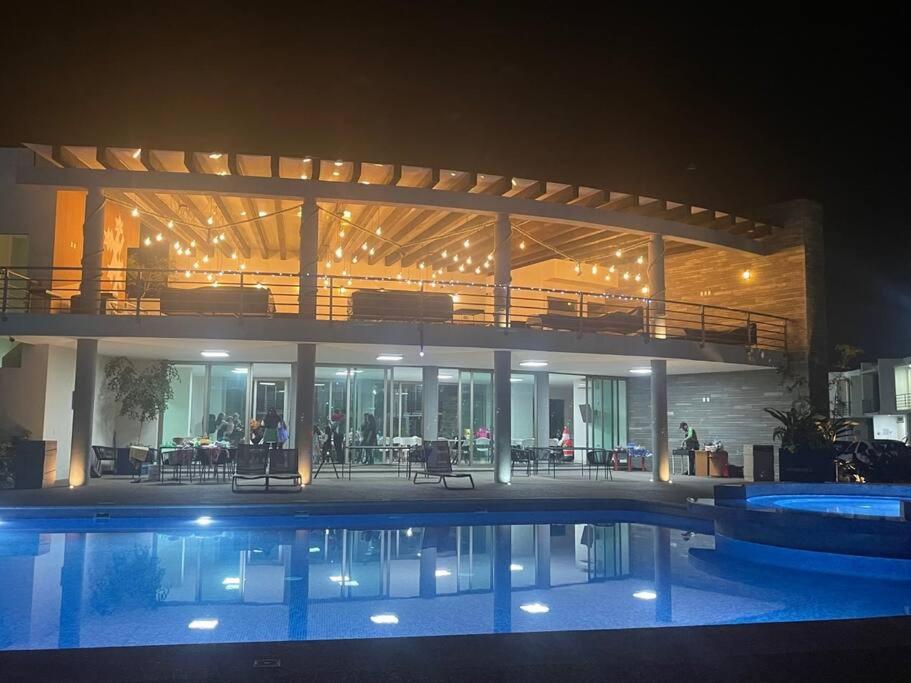 Casa nueva con alberca en coto - Housity