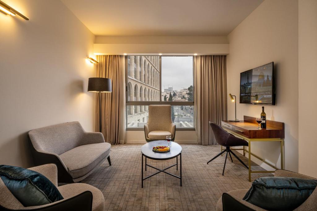 TV a/nebo společenská místnost v ubytování Olive Tree Hotel