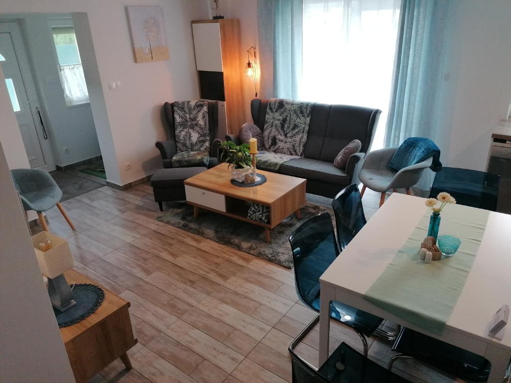Posedenie v ubytovaní Éva Háza Nyugalom/Pihenés/Relax