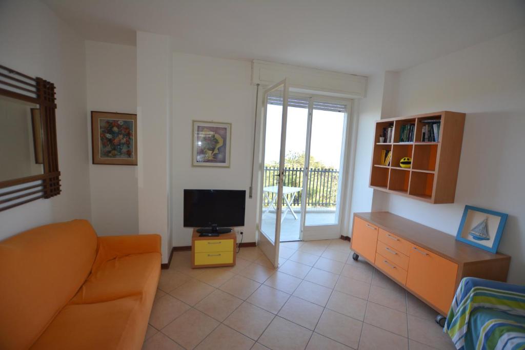 A seating area at Lignano Pineta with marvellous sea view