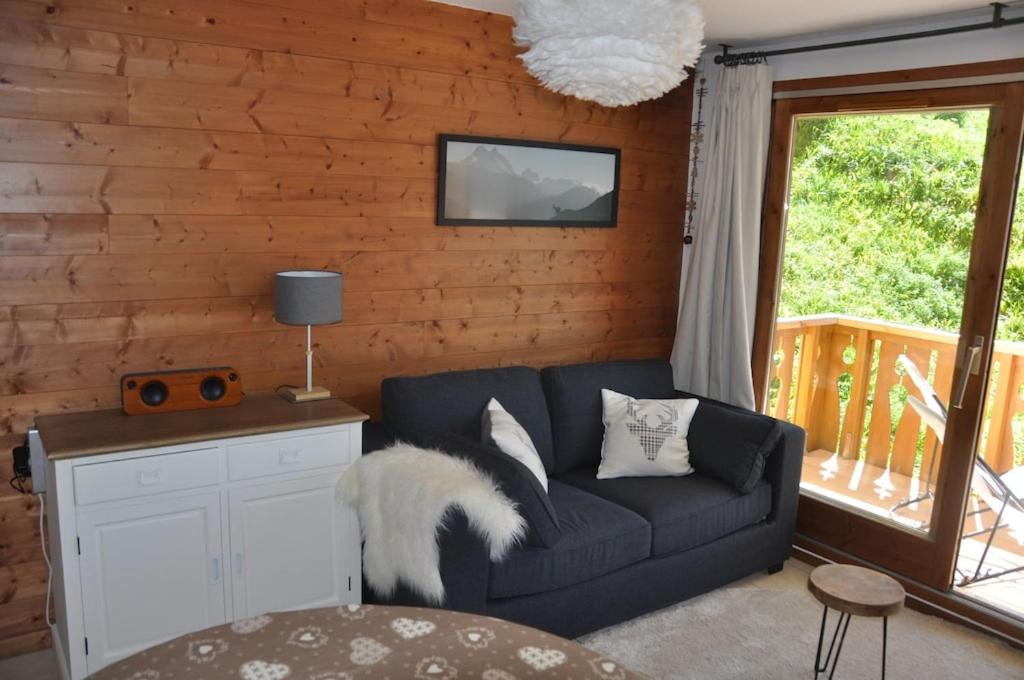 Ein Sitzbereich in der Unterkunft Appartment Peisey Les Arcs 6-8 pers comfort cosy pool sauna 50 meter from piste