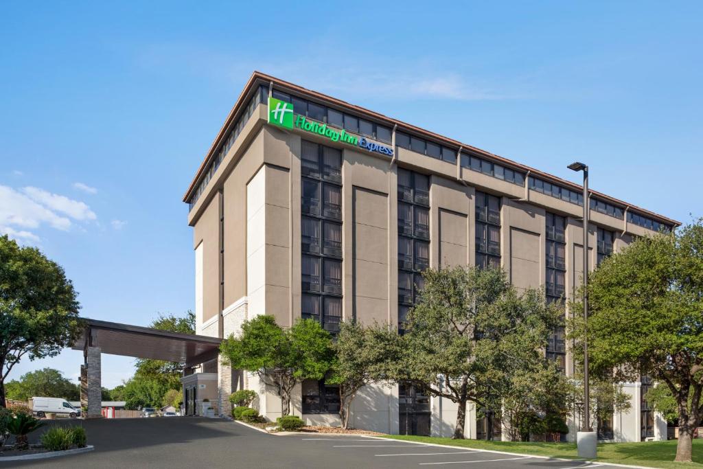 Holiday Inn Express - San Antonio Airport, an IHG Hotel