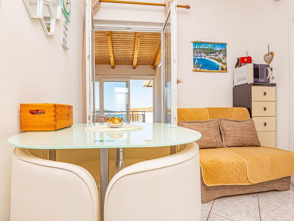 Posedenie v ubytovaní Holiday Home Happy Holiday