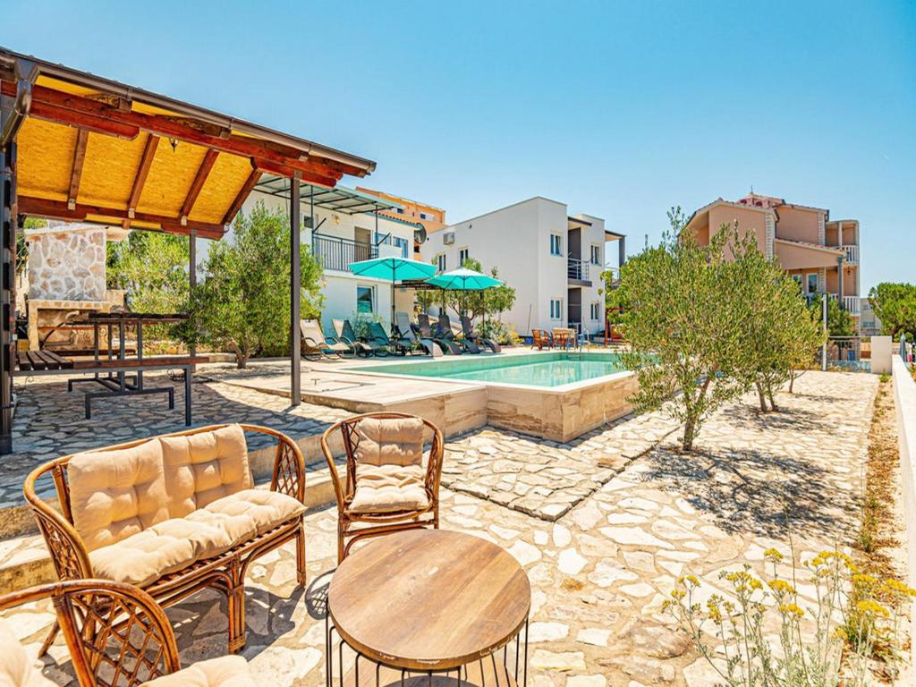 Bazén v ubytovaní Holiday Home Happy Holiday alebo v jeho blízkosti