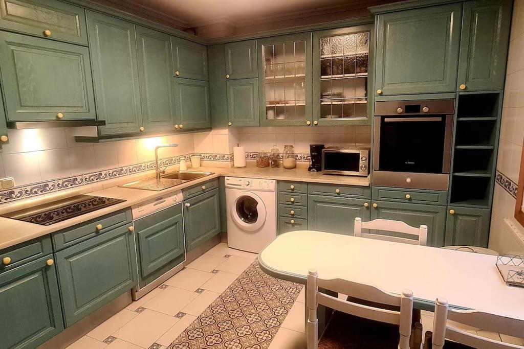 Kuchyň nebo kuchyňský kout v ubytování APARTAMENTO CASTELAO