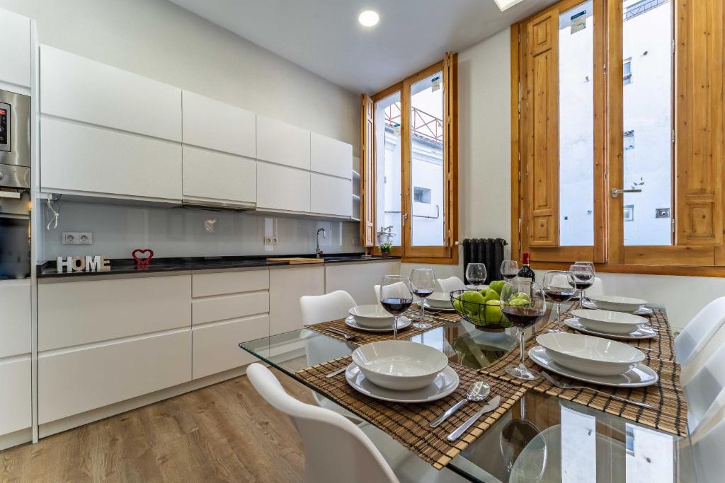 Kuchyň nebo kuchyňský kout v ubytování Exclusive Luxury Apartment in Central Madrid