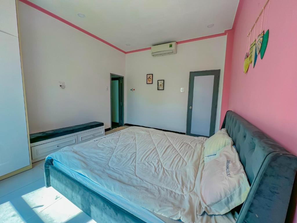 Giường trong phòng chung tại Chon's Dock Homestay &amp; House Lease