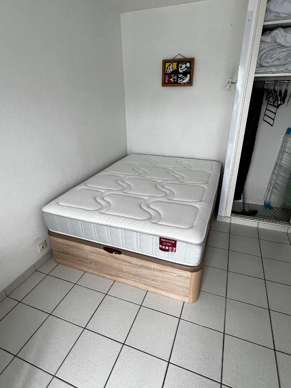 Postel nebo postele na pokoji v ubytování Studio Trégastel plage à 20 mètres