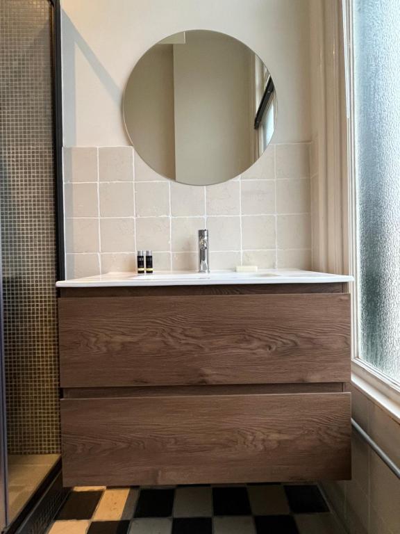 Koupelna v ubytování Luxe kamer in stadsvilla, gratis parkeren!