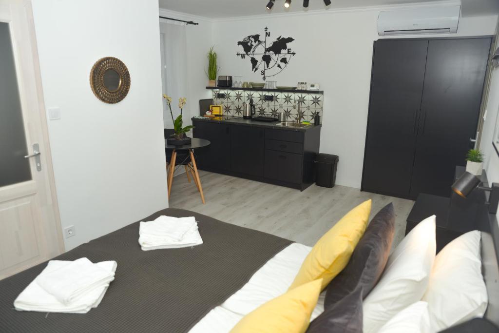 Postel nebo postele na pokoji v ubytování Raba92 Apartman House